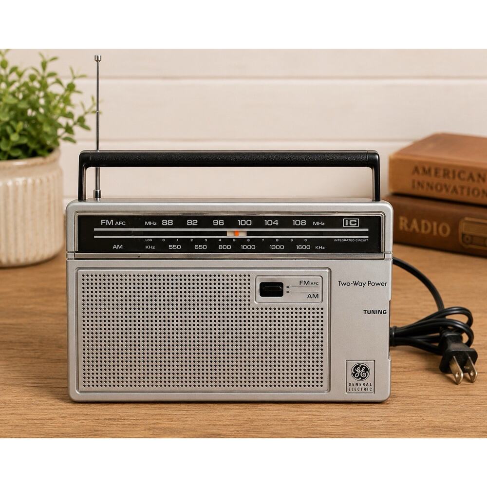 Vintage GE General Electric 7-2660D AM FM Portable Radio Two Way Power Works AC
